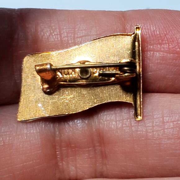Vintage Ireland Irish Paper Flag Gold Tone Aluminum Pin Hong Kong - Picture 2 of 4